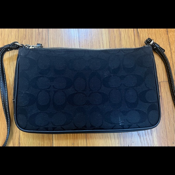 COACH Vintage small black purse - versatile (strap for shoulder or crossbody) - Picture 5 of 8